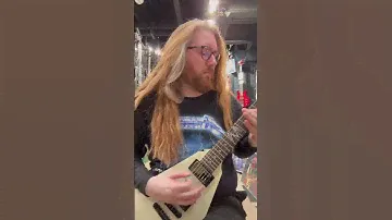I tried the ESP James Hetfield vulture guitar in Japan